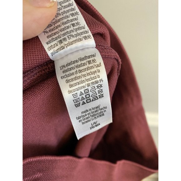 Victoria’s Secret VSX Maroon Capri Crop Leggings *3/$20 Sale* - Picture 7 of 7